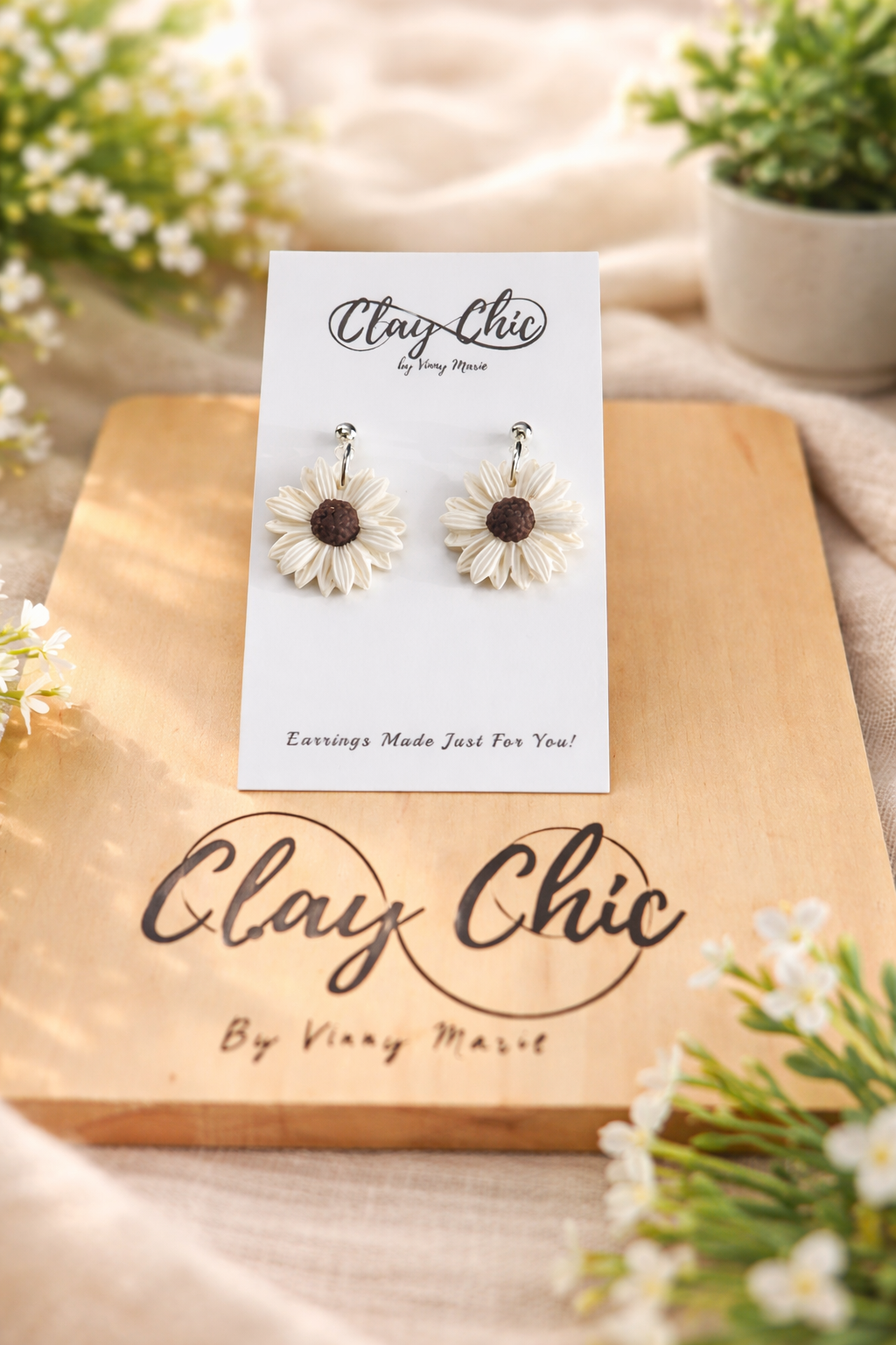 DELILAH DAISY DANGLES