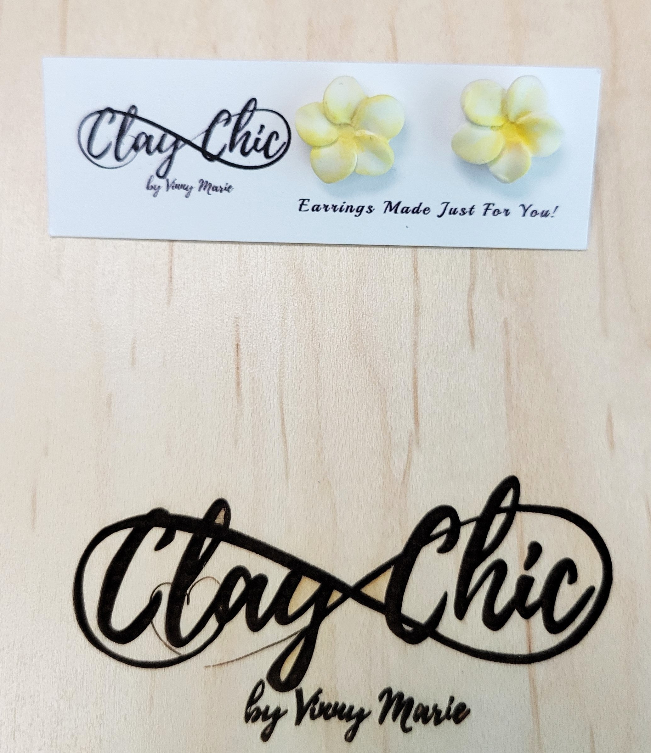 PLUMERIA STUDS