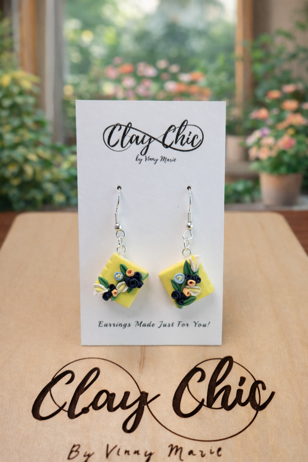 Genevieve Loves Books - Yellow